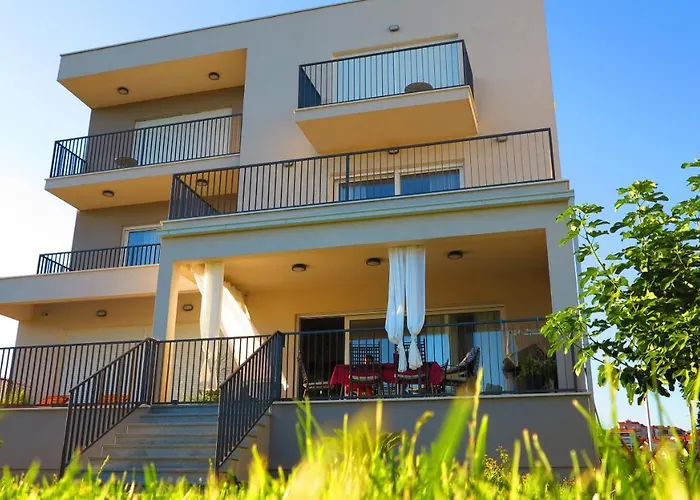 Апартаменти Casari &