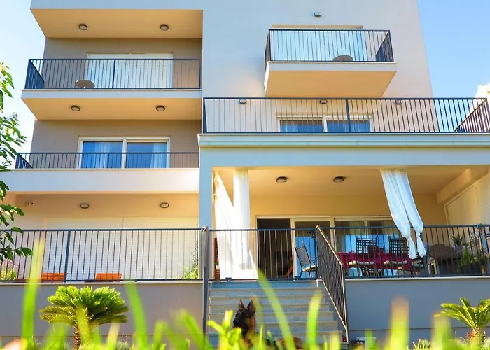 Апартаменти Casari & *