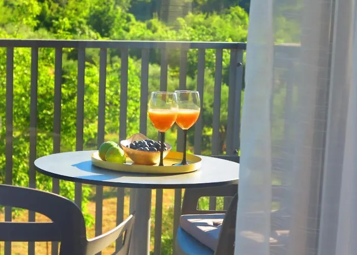 Апартаменти Casari & *