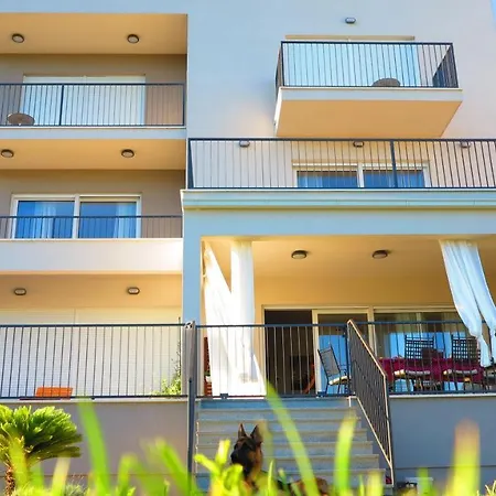 Apartman Casari & *